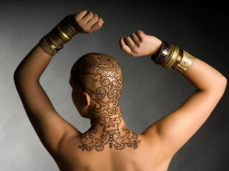 Illustration for article titled Henna Crowns Help Cancer Patients Bring Beauty to a Difficult Time